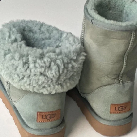 UGG Classic Short II Sea Green Sheepskin Boots Women's 8 (Discontinued Colorway) - Picture 2 of 11